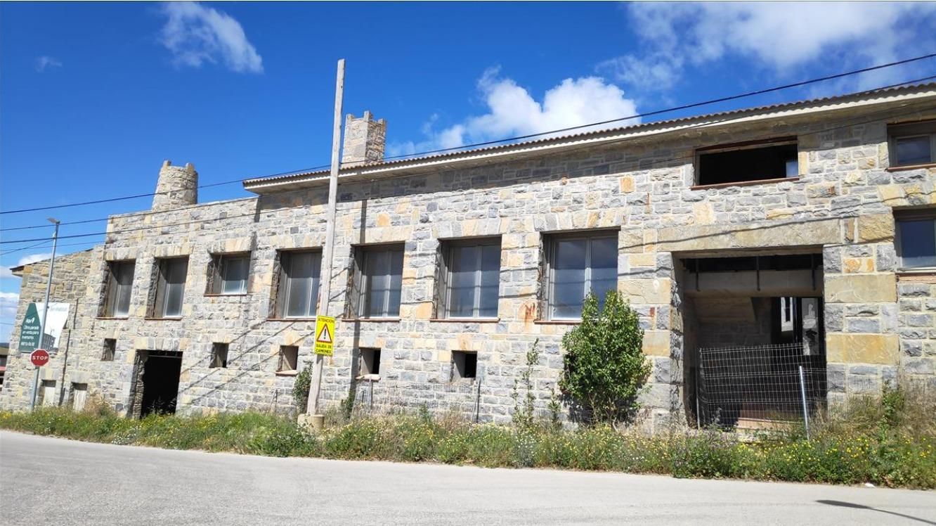 Vista exterior de Casa adosada en venda en Almudévar amb Jardí privat