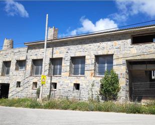 Vista exterior de Casa adosada en venda en Almudévar amb Jardí privat