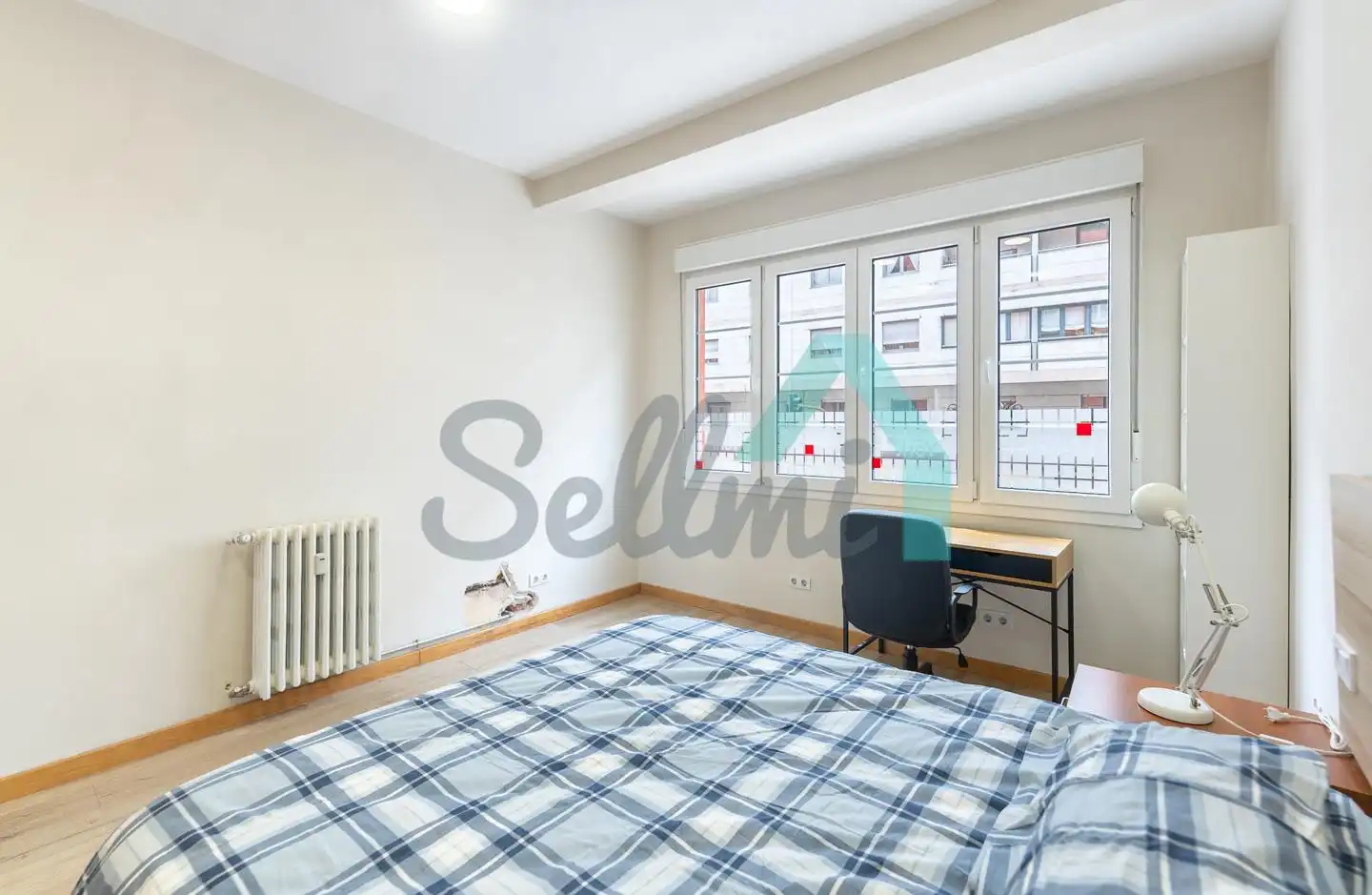 Habitación de Piso de alquiler en Oviedo  con Calefacción, Terraza y Amueblado
