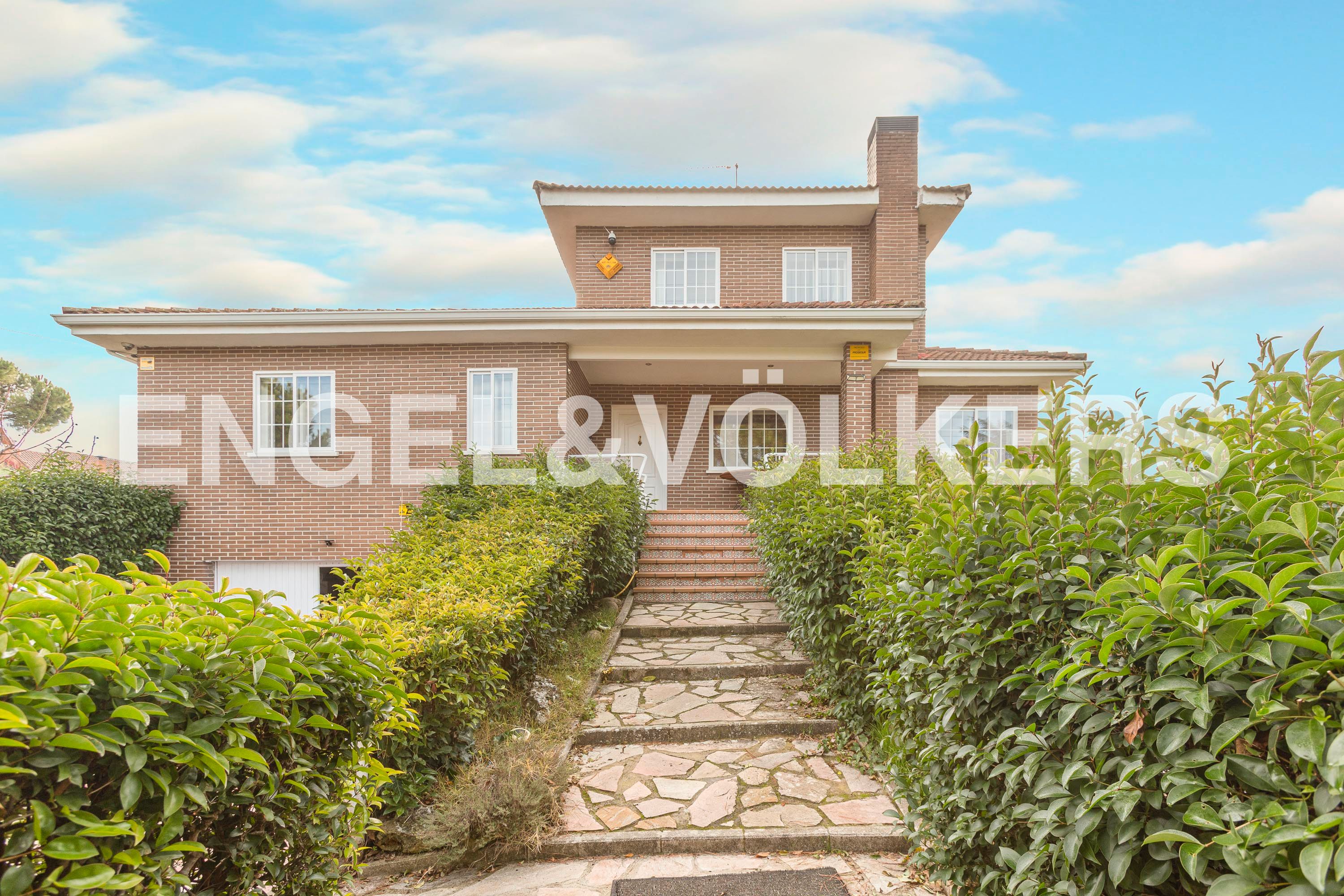 Vista exterior de Casa o xalet en venda en Villaviciosa de Odón amb Aire condicionat, Calefacció i Jardí privat