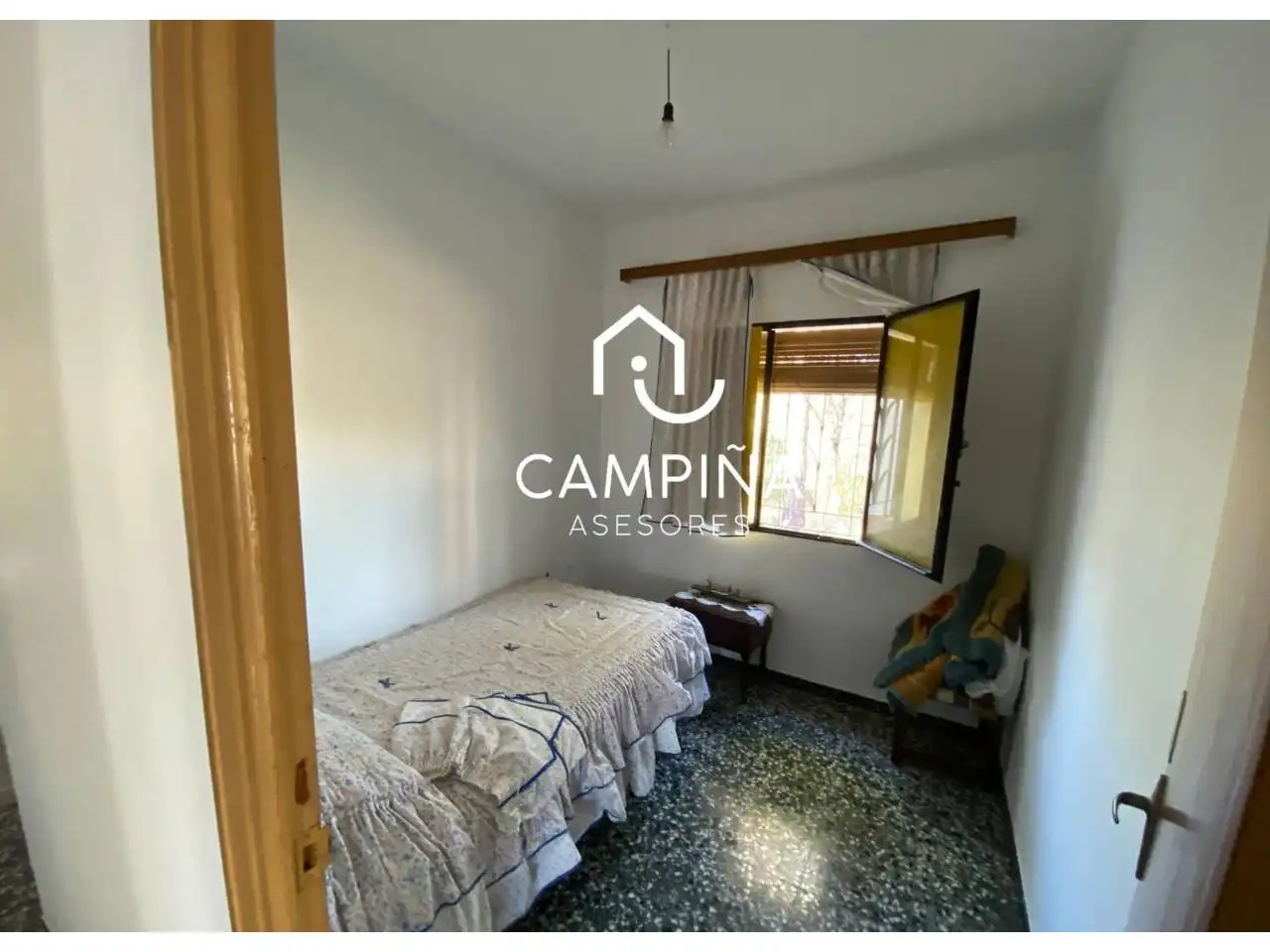 Dormitori de Finca rústica en venda en Beas amb Jardí privat, Terrassa i Moblat