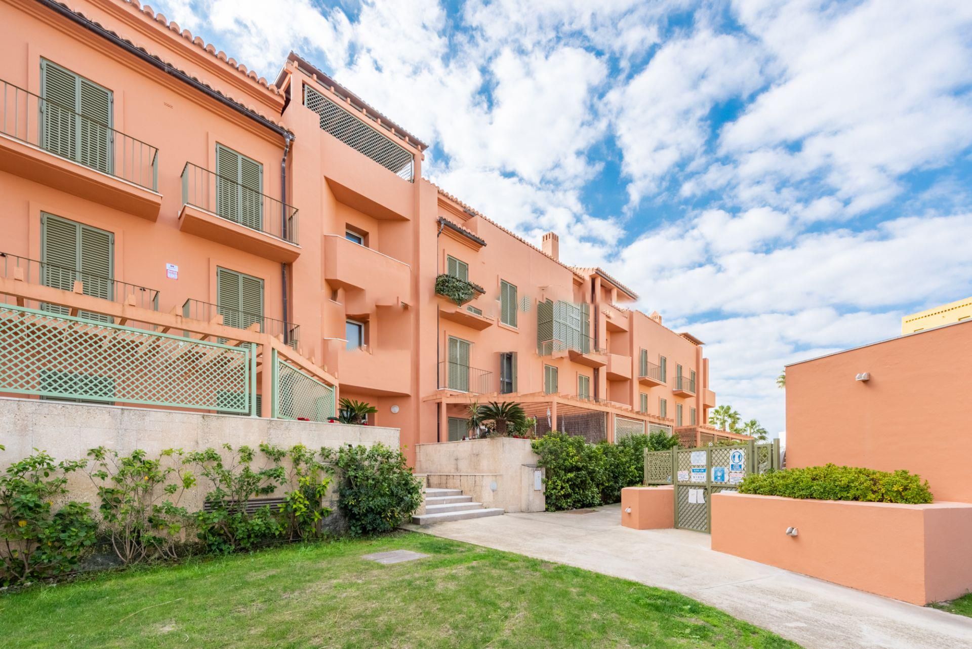 Exterior view of Apartment for sale in Sotogrande  with Air Conditioner, Private garden and Terrace
