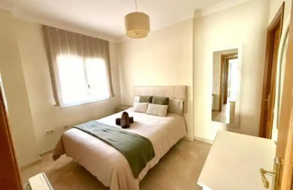 Dormitori de Dúplex de lloguer en Marbella amb Aire condicionat, Terrassa i Piscina