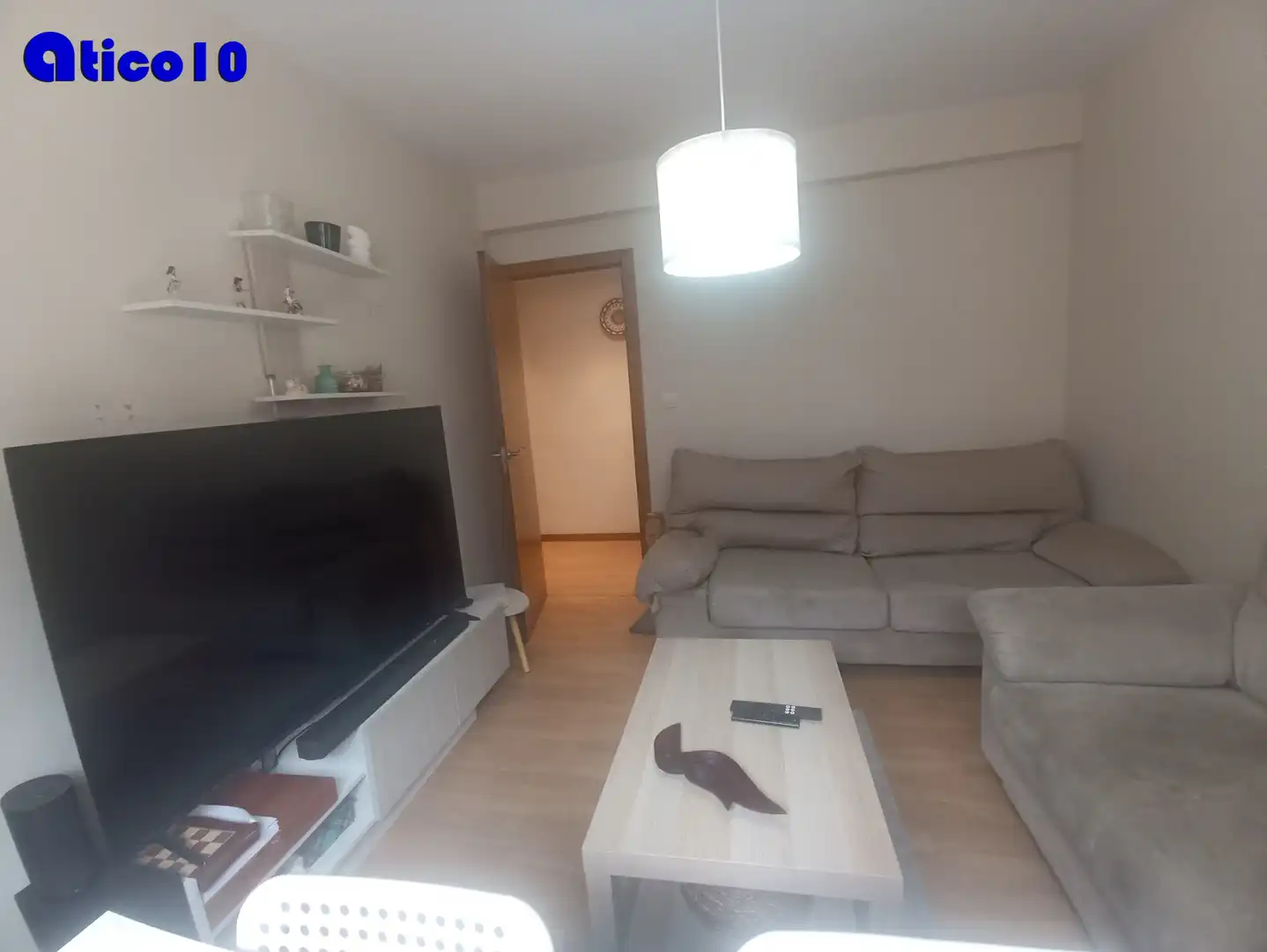 Sala d'estar de Pis en venda en Oviedo  amb Calefacció, Parquet i Traster