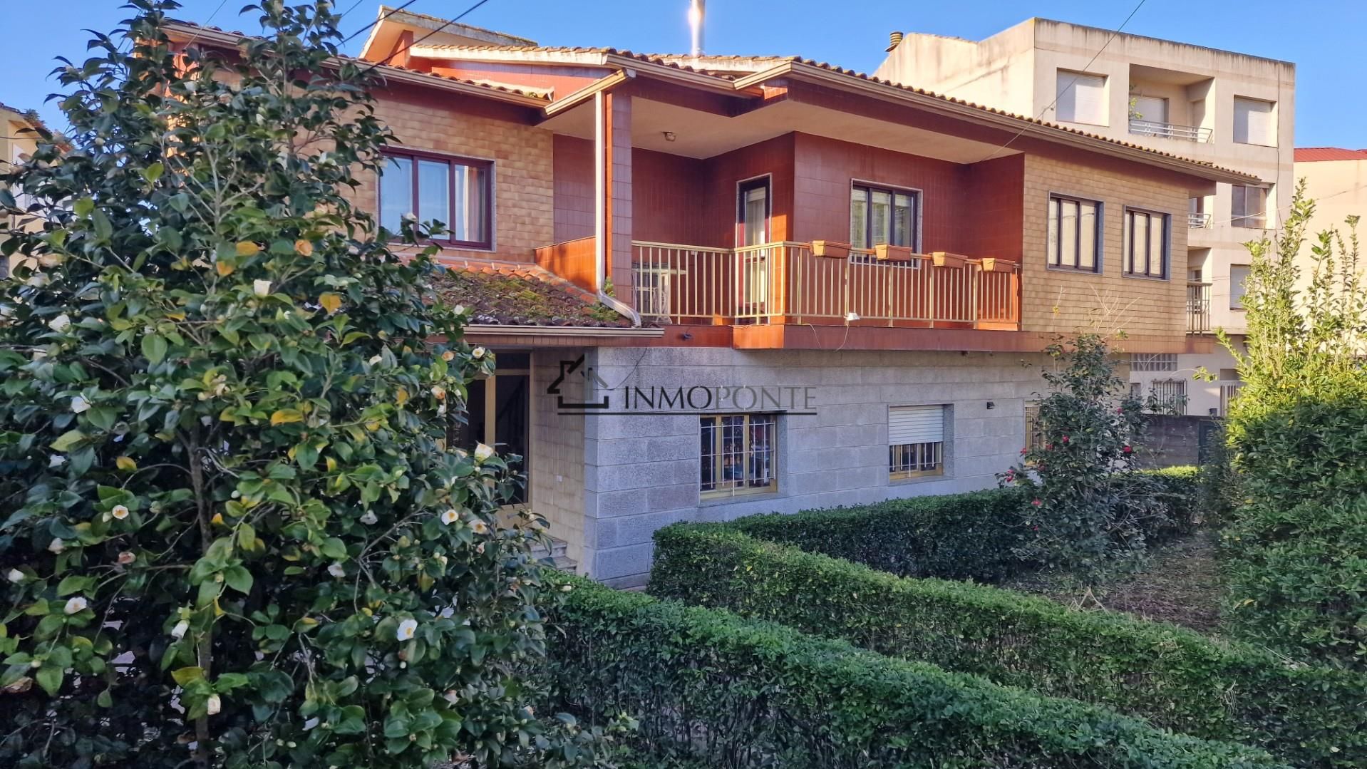 Vista exterior de Casa o xalet en venda en Pontevedra Capital  amb Jardí privat