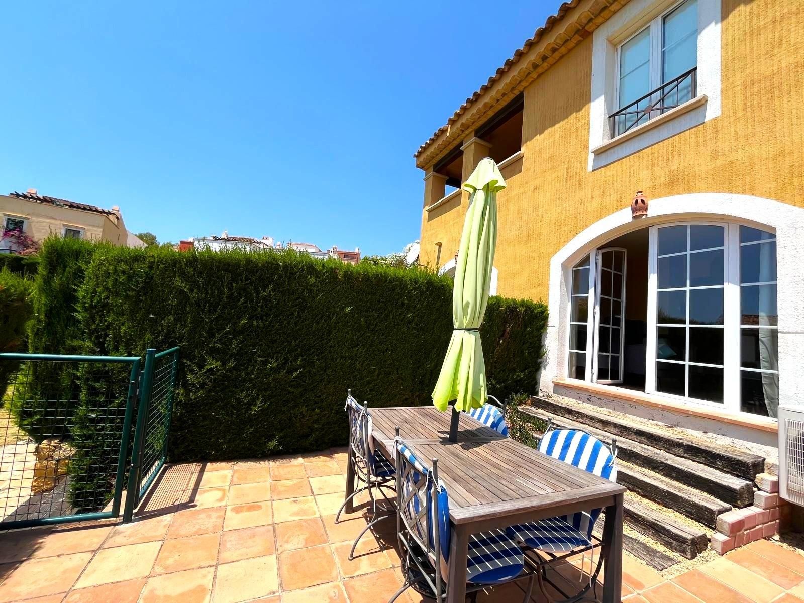 Casa adosada en venda a Golf Bahía
