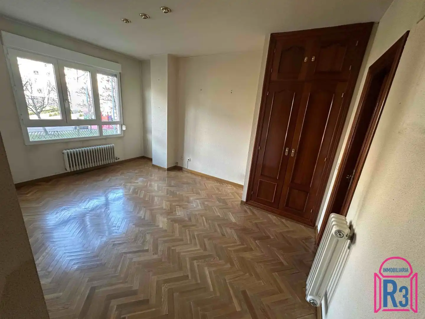 Habitación de Piso en venta en León Capital  con Calefacción, Terraza y Trastero