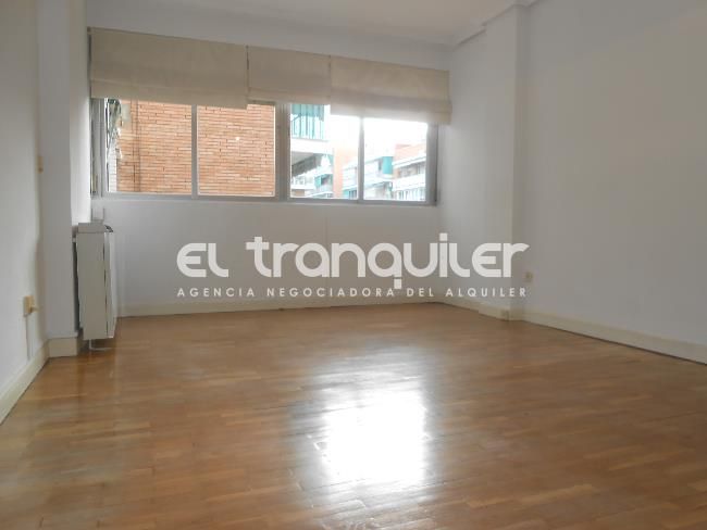 Dormitori de Pis de lloguer en  Madrid Capital amb Aire condicionat, Parquet i Rentadora