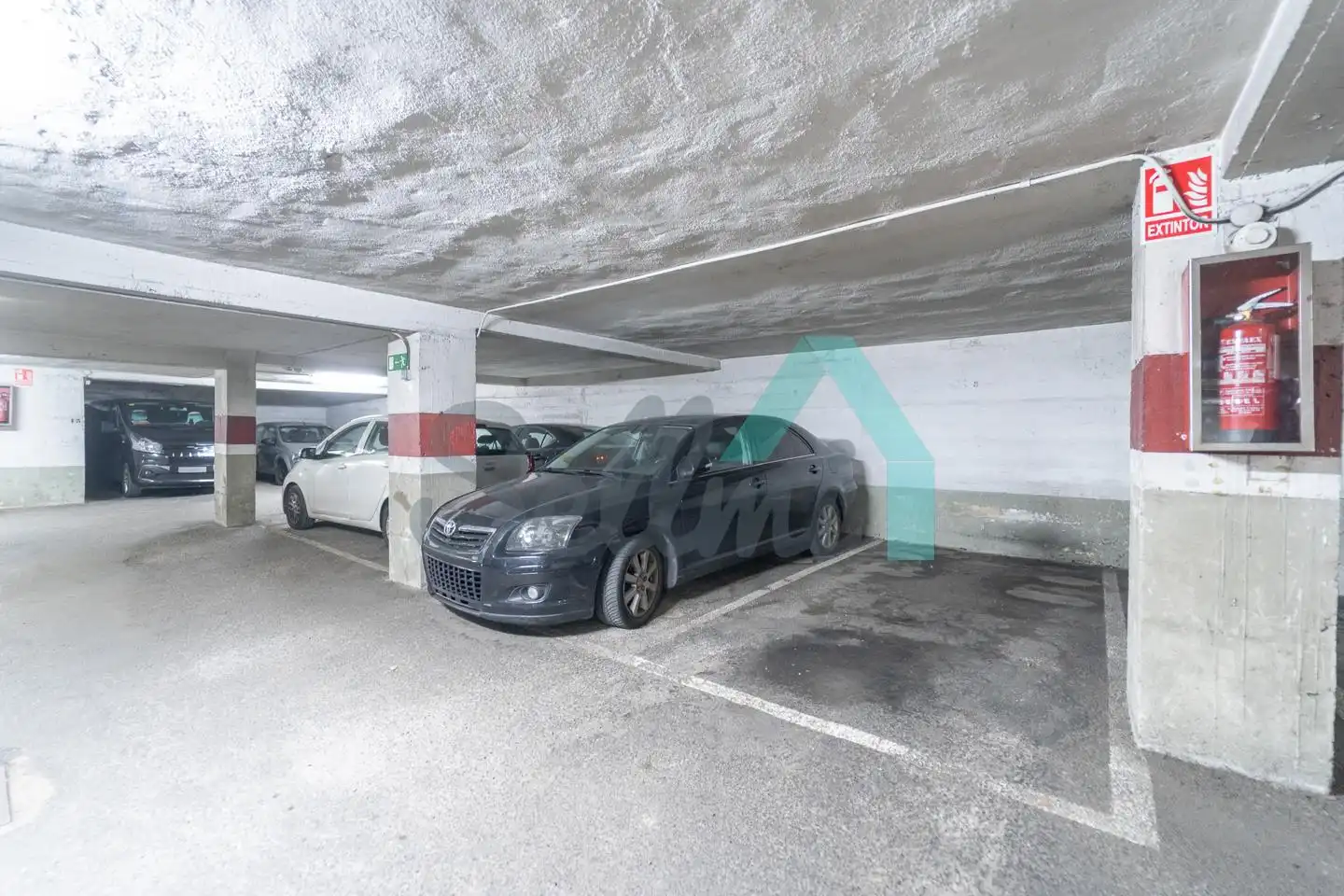 Parking de Piso en venta en Oviedo  con Calefacción, Parquet y Trastero