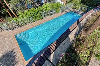 Piscina de Casa o xalet en venda en Marbella amb Aire condicionat, Calefacció i Jardí privat