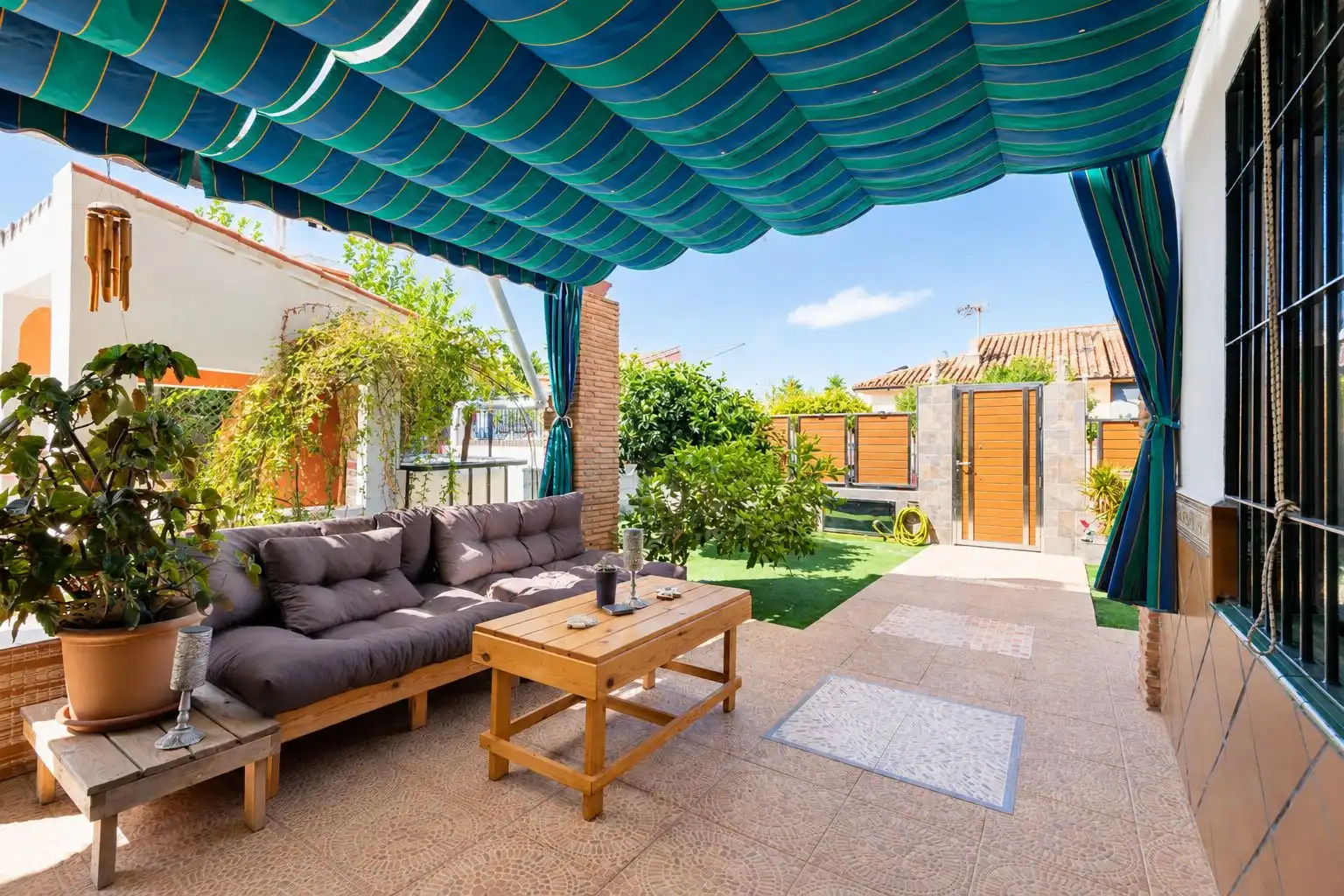 Maison rustique avec piscine à vendre à 154 Calle Cartageneras