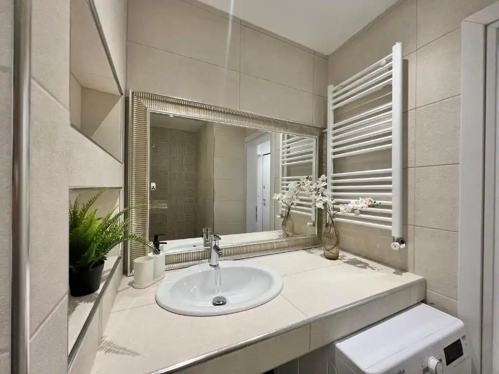 Bany de Pis de lloguer en Marbella amb Aire condicionat, Moblat i TV