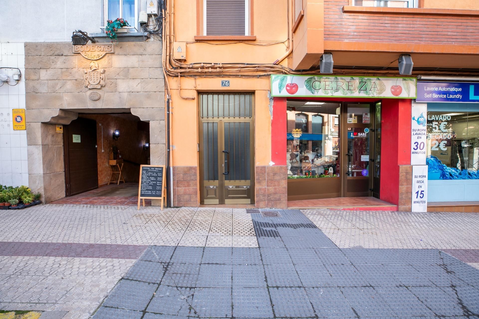 Piso en venta en Sabiñánigo con Calefacción, Terraza y Balcón