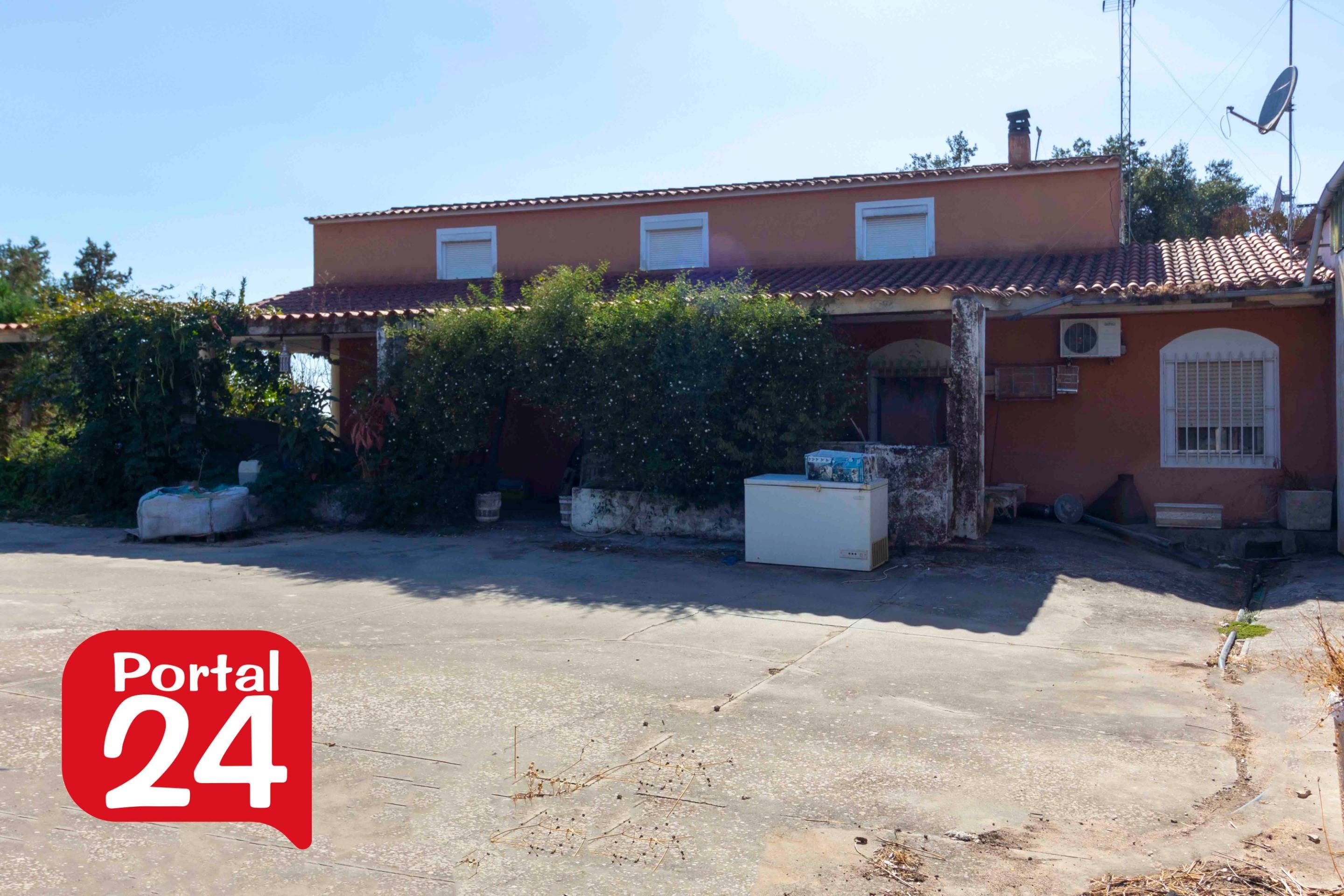 Exterior view of House or chalet for sale in Badajoz Capital  with Private garden and Swimming Pool