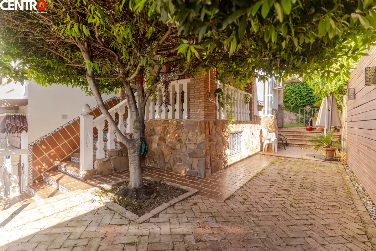 Jardín de Casa o chalet en venta en La Zubia con Aire acondicionado, Calefacción y Jardín privado