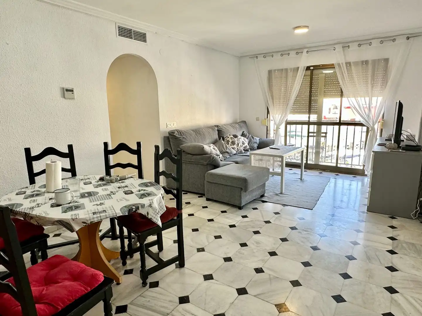 Sala de estar de Apartamento de alquiler en Fuengirola con Aire acondicionado y Terraza