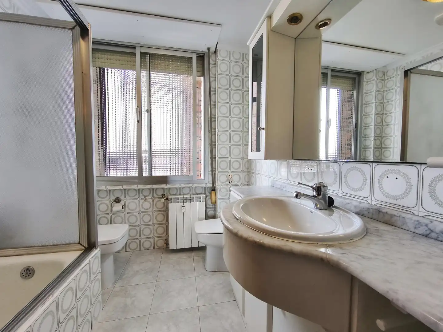 Baño de Piso en venta en  Logroño con Calefacción, Terraza y Balcón