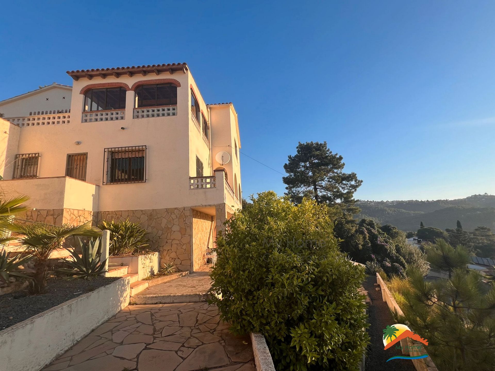 Vista exterior de Casa o xalet en venda en Lloret de Mar amb Aire condicionat, Calefacció i Jardí privat