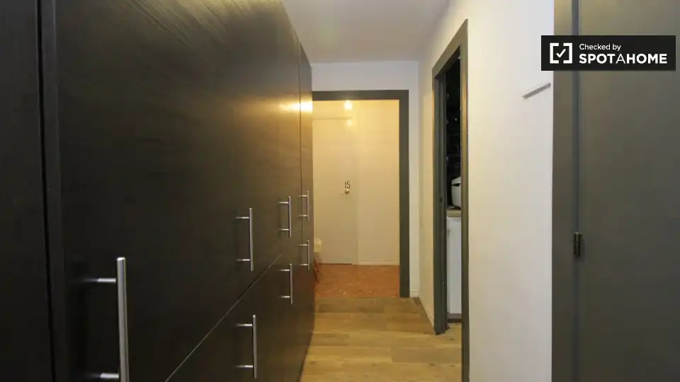 Flat for share in Barcelona  with Air Conditioner, Heating and Furnished