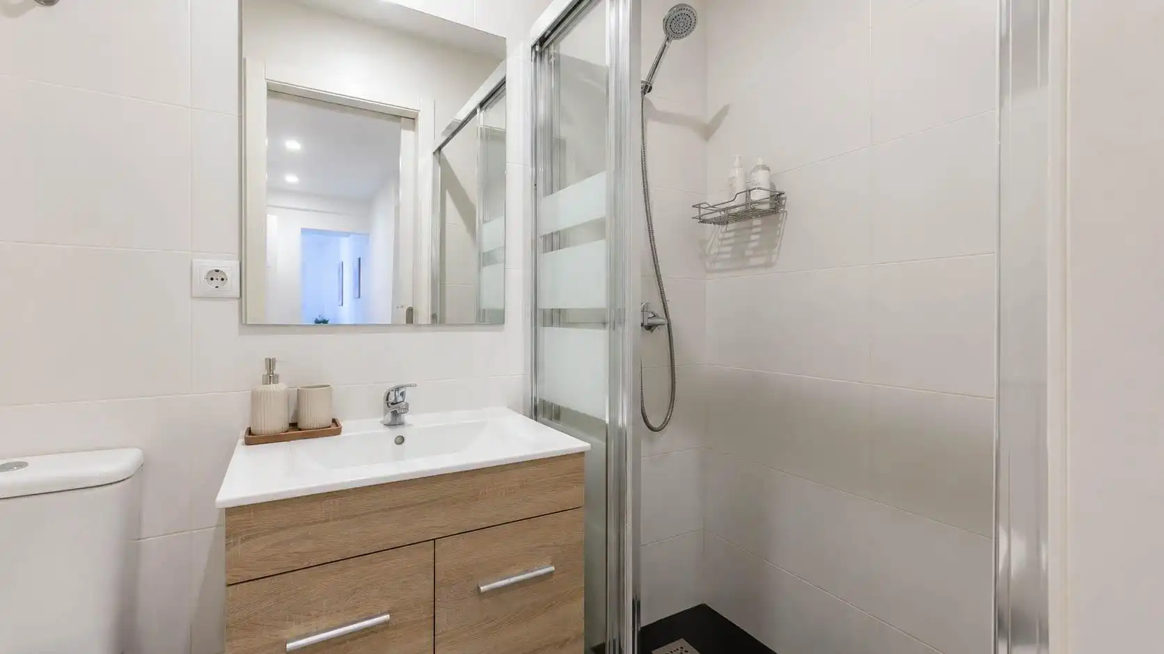 Badezimmer von Wohnung zum Verkauf in Barcelona mit Parkett, Terrasse und Möbliert