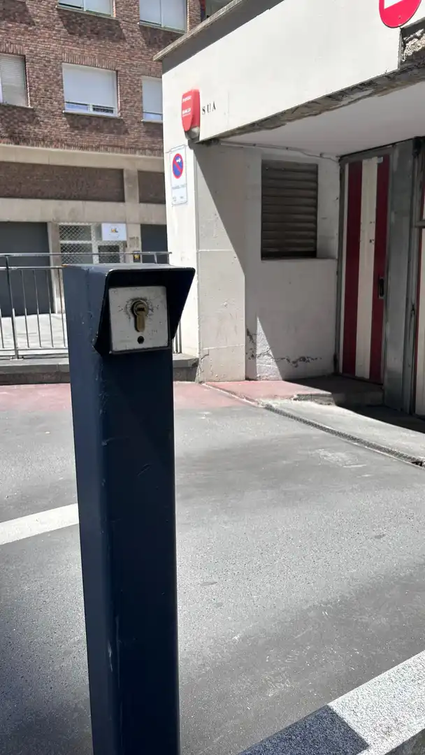 Außenansicht von Garage zum Verkauf in Bilbao 