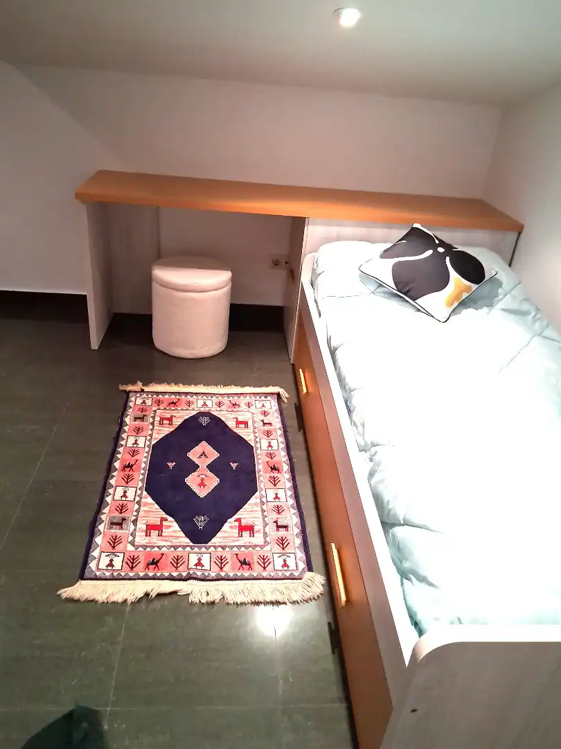 Dormitori de Pis de lloguer en Vigo  amb Parquet i Moblat