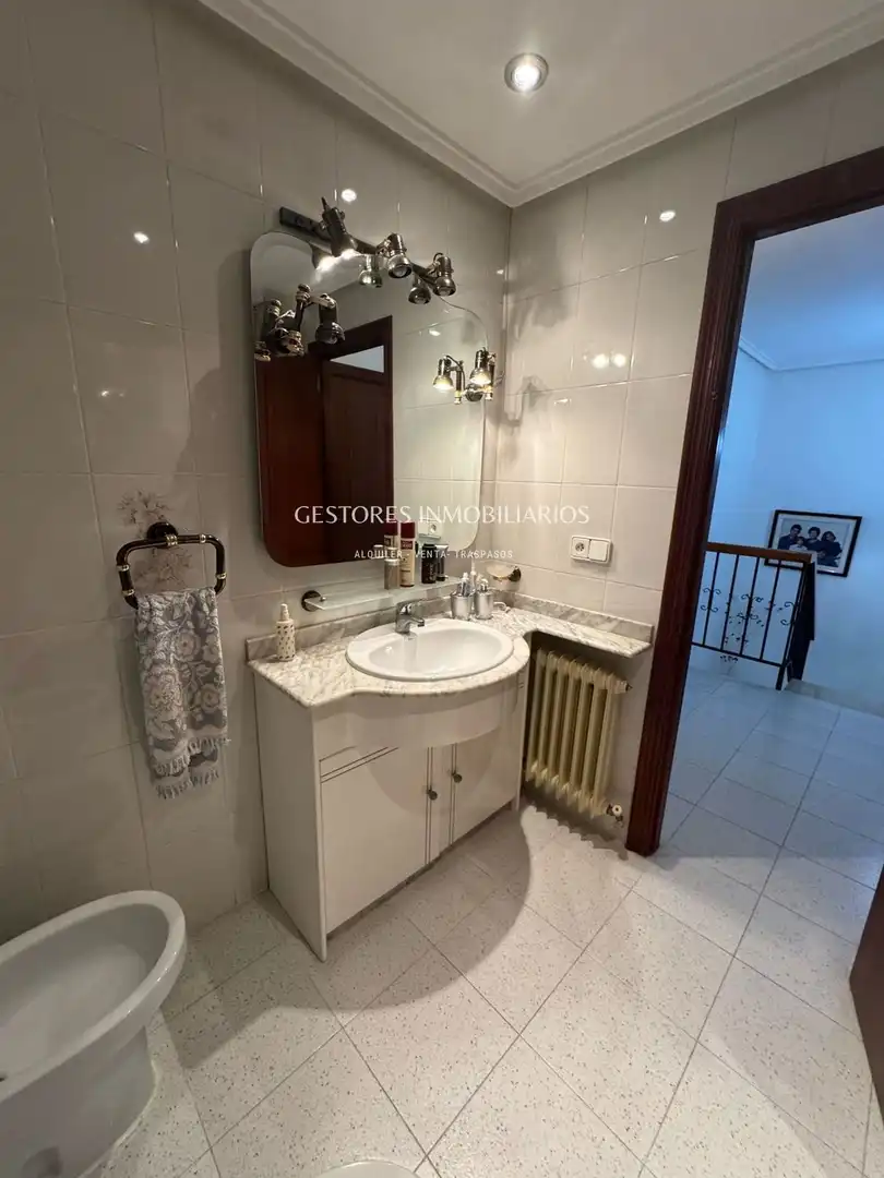 Badezimmer von Einfamilien-Reihenhaus zum Verkauf in Cocentaina mit Klimaanlage, Heizung und Terrasse