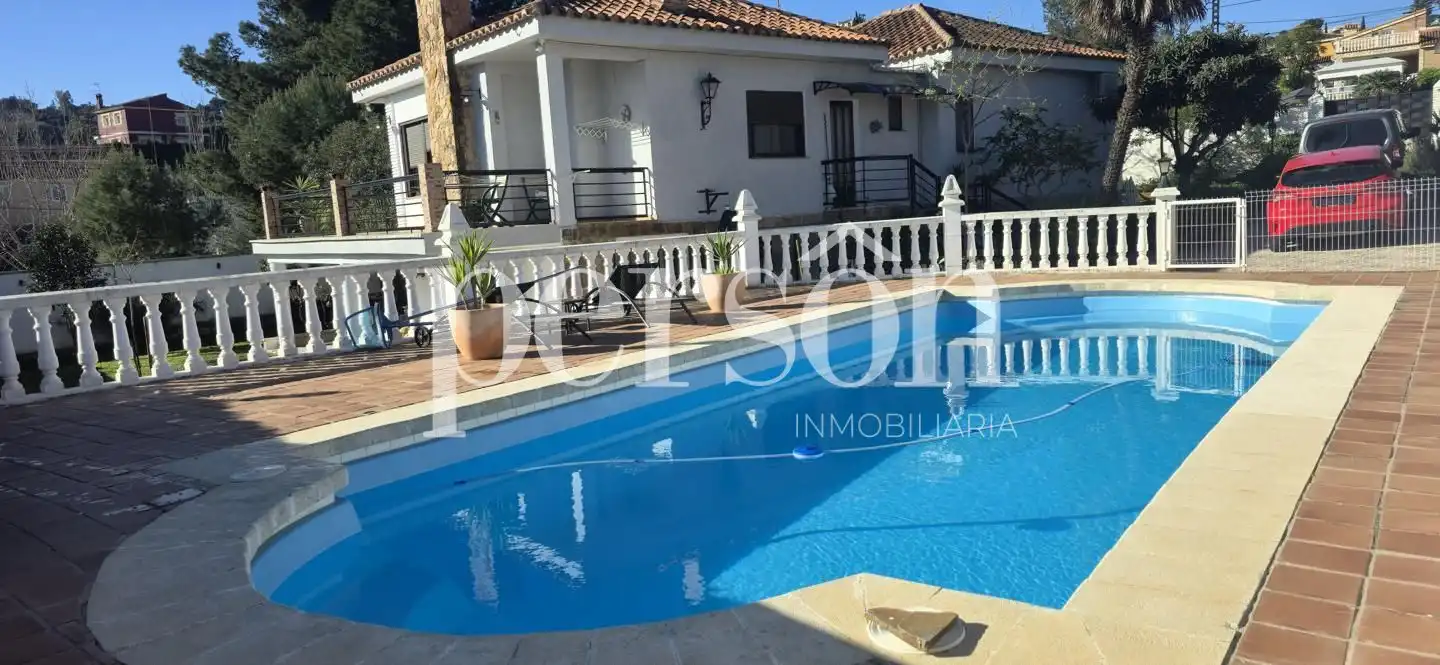 Vista exterior de Casa o chalet en venta en Chiva con Aire acondicionado, Jardín privado y Terraza