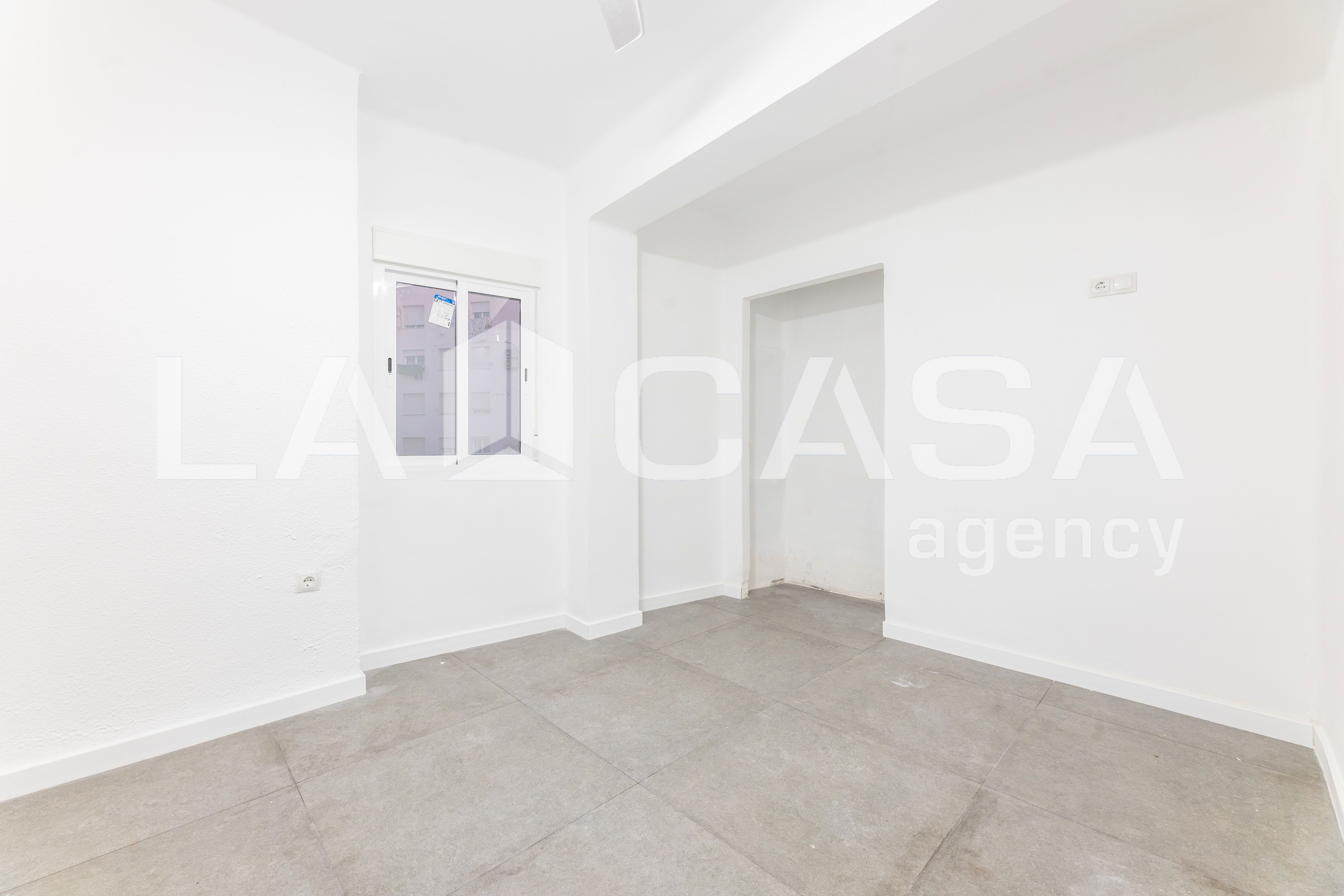 Flat for sale in  Valencia Capital  with Balcony