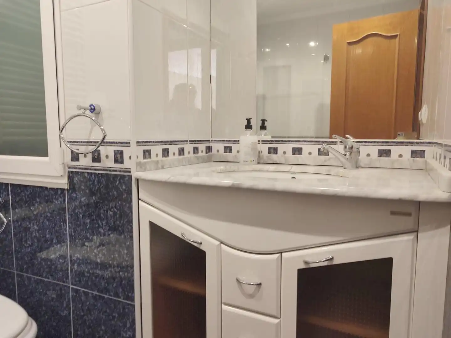 Bathroom of Flat for rent in Oviedo   with Heating and Furnished