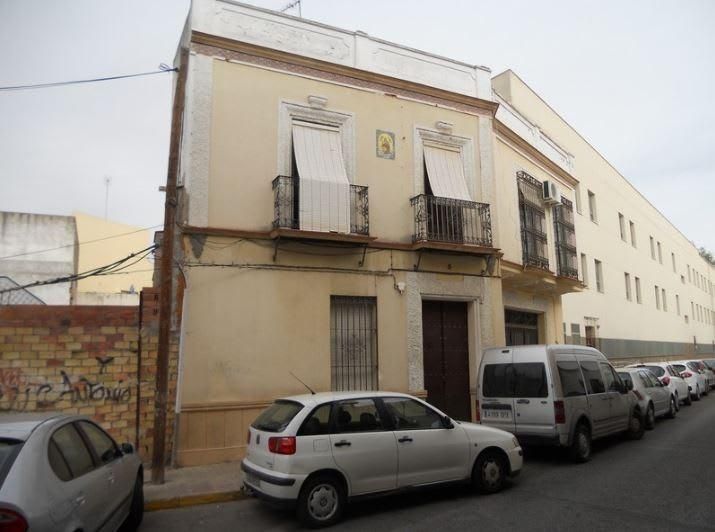 Vista exterior de Edificio en venta en Dos Hermanas