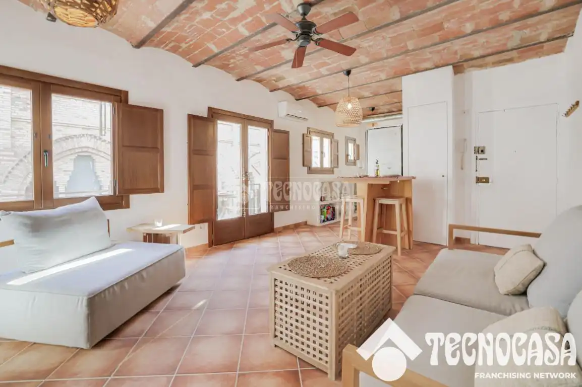 Sala d'estar de Pis en venda en Barcelona amb Aire condicionat i Balcó