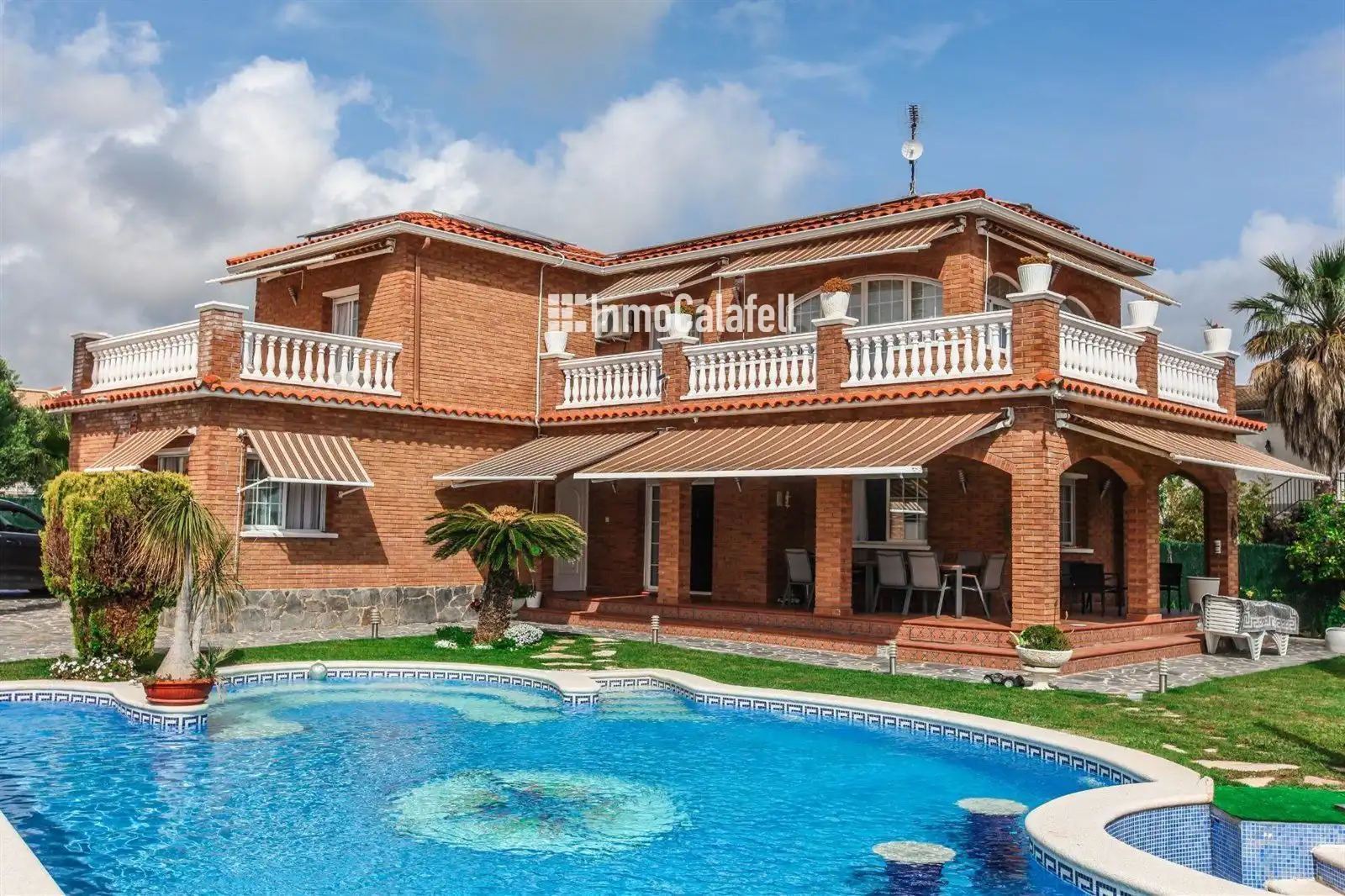 Villa con piscina in vendita a ACUARI 1
