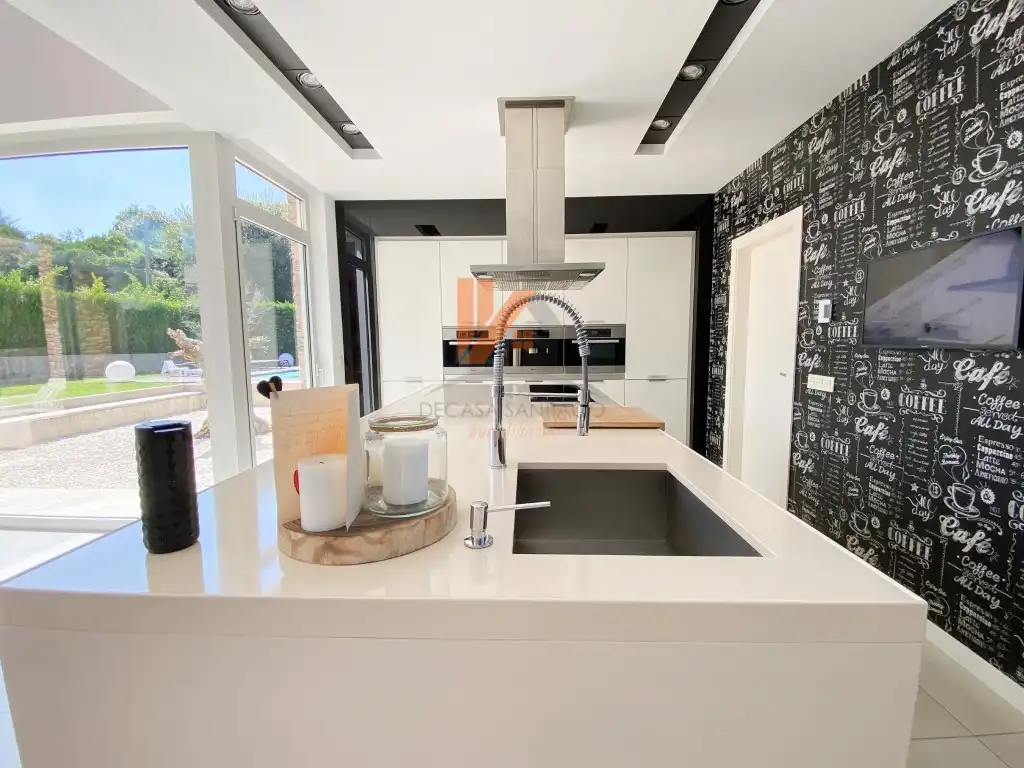 Cocina de Casa o chalet en venta en Ames con Jardín privado, Terraza y Piscina