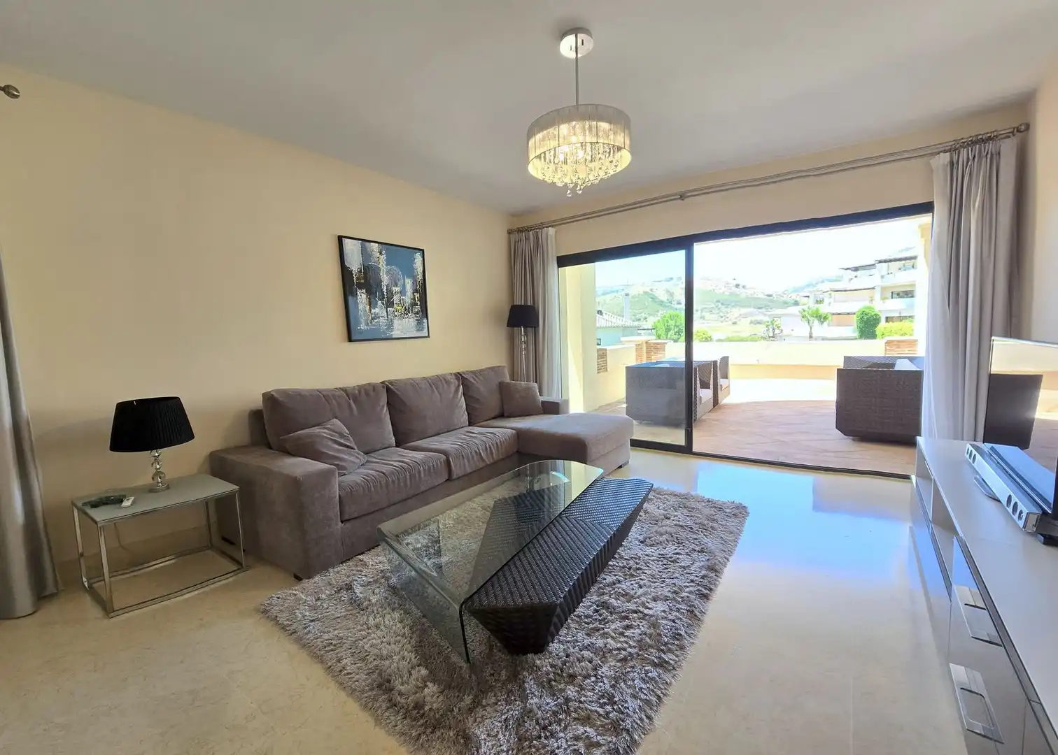 Living room of Flat for sale in Benahavís  with Air Conditioner, Furnished and TV