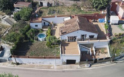 Vista exterior de Casa o xalet en venda en Cervelló amb Aire condicionat, Terrassa i Piscina