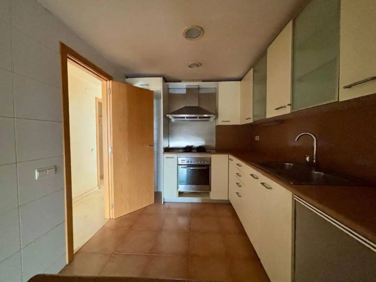 Küche von Einfamilien-Reihenhaus zum Verkauf in Sant Andreu de Llavaneres mit Klimaanlage, Heizung und Terrasse