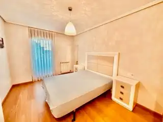 Habitación de Apartamento de alquiler en Villaquilambre con Calefacción, Parquet y Terraza