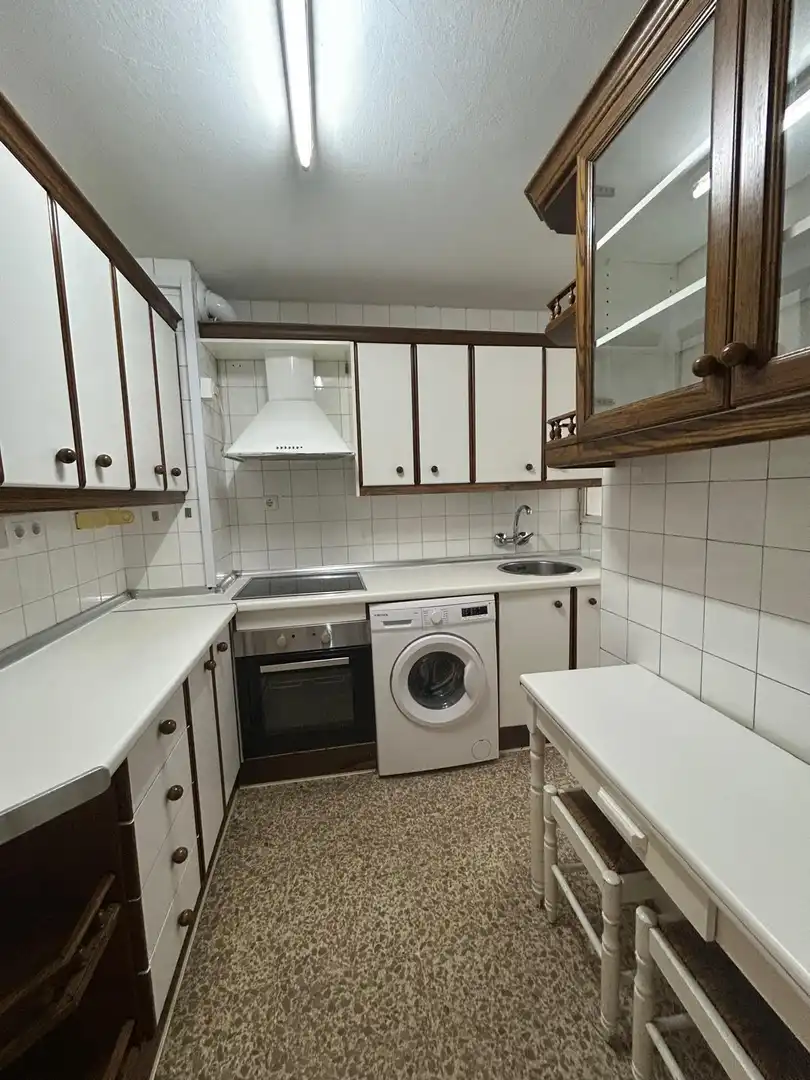 Cuina de Pis de lloguer en Granada amb Calefacció i Moblat