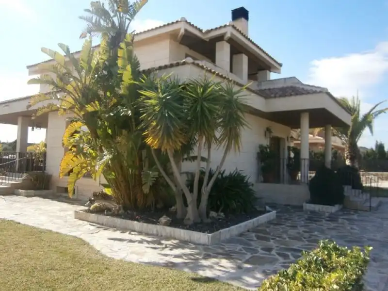 Vista exterior de Casa o xalet en venda en Novelda amb Aire condicionat, Calefacció i Jardí privat