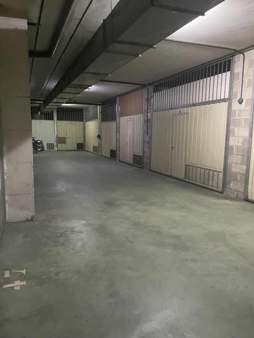 Aparcament de Garatge en venda en Gijón  amb Alarma