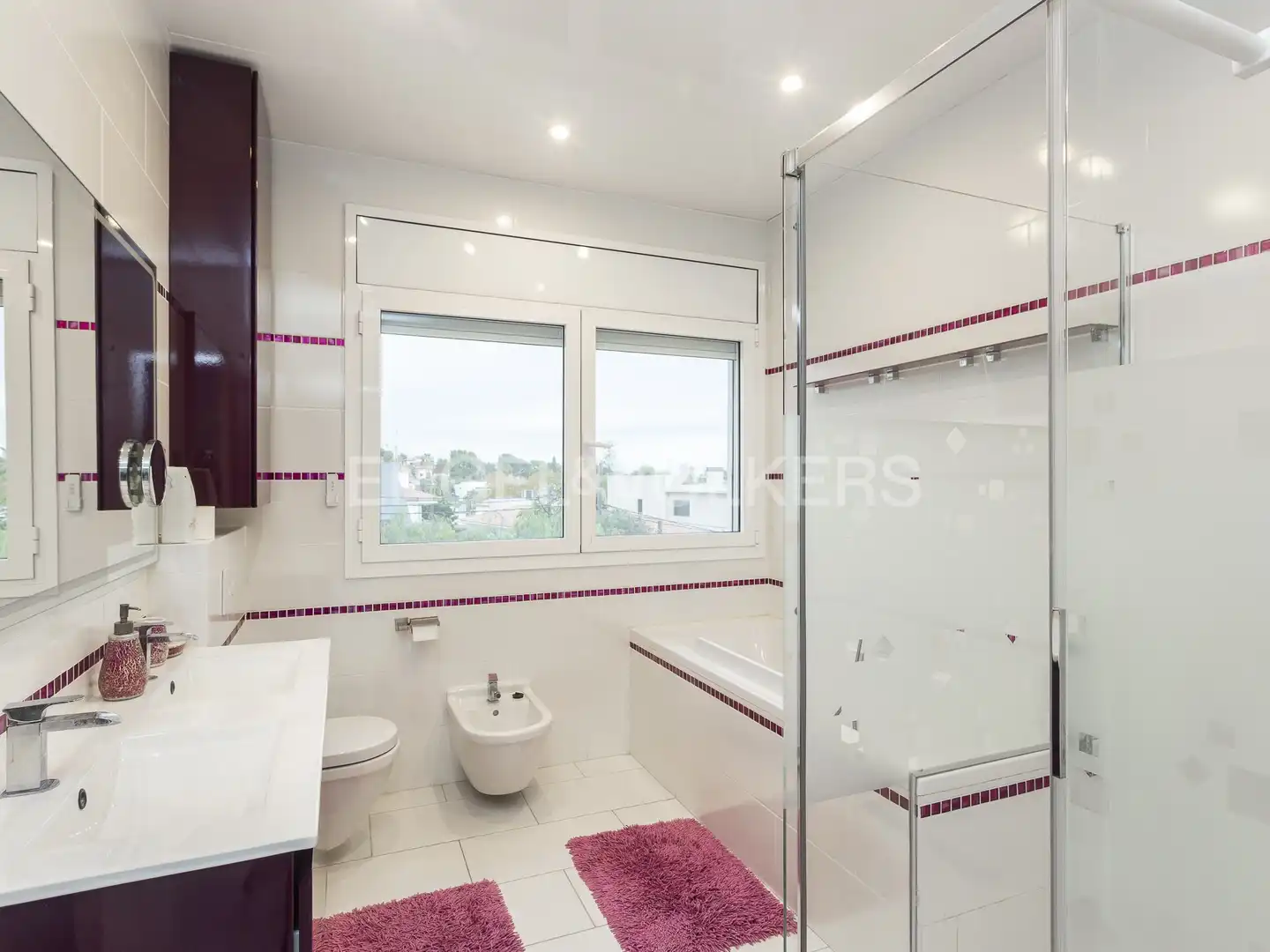 Bathroom of Houses for rent in Castelldefels  with Air Conditioner, Heating and Private garden