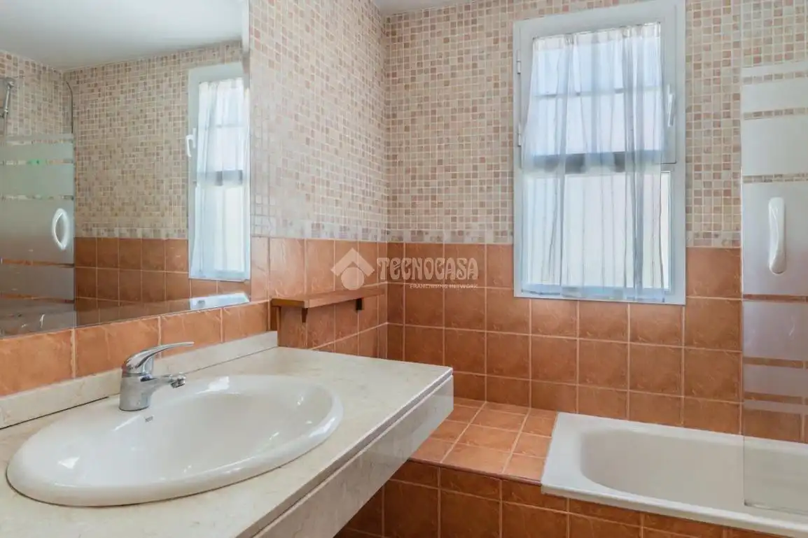 Casa aparellada en venda a Las Castañeras - Bulevar, imagen 8