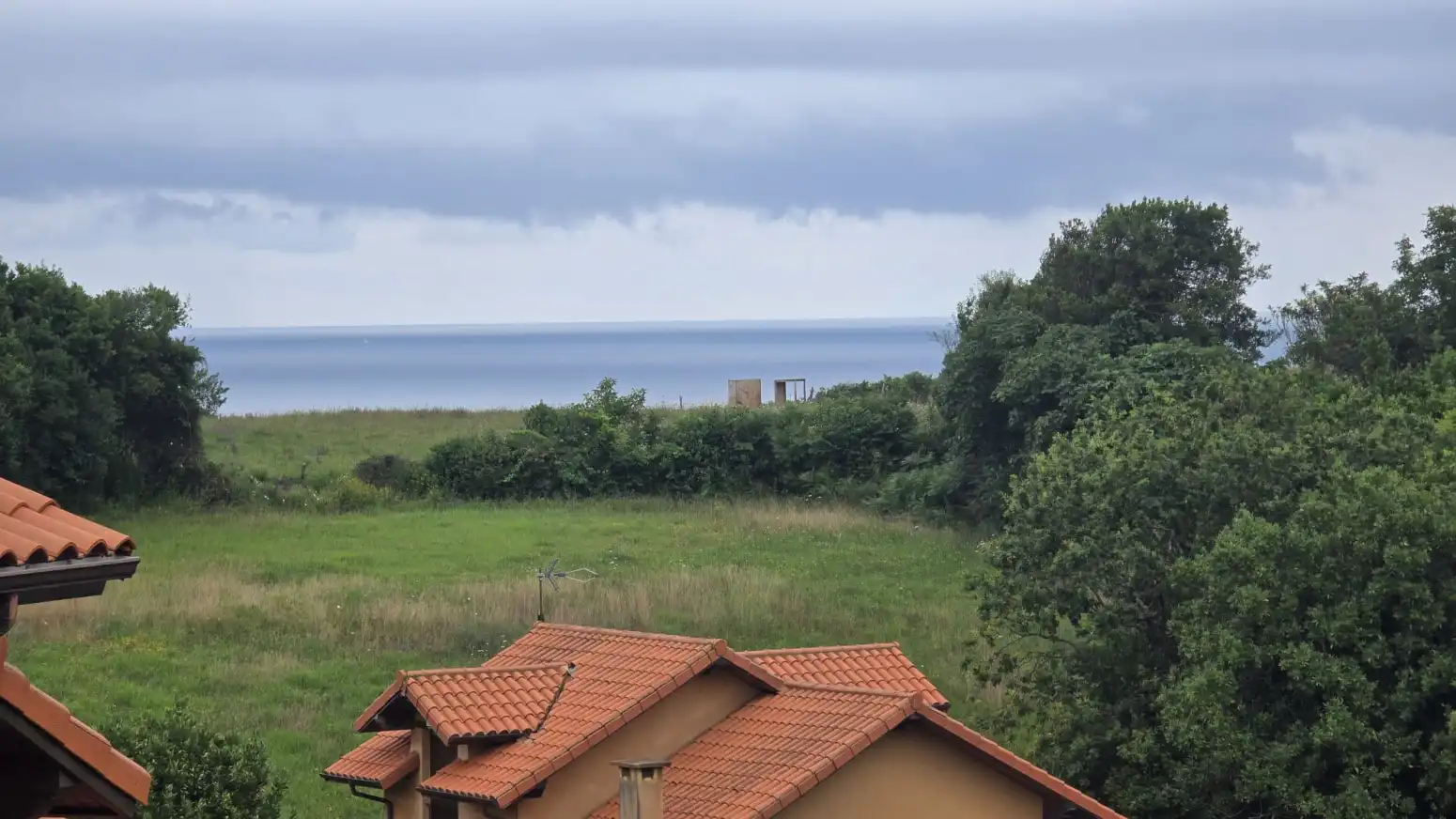 Piso en venta en Alfoz de Lloredo con Calefacción, Parquet y Balcón