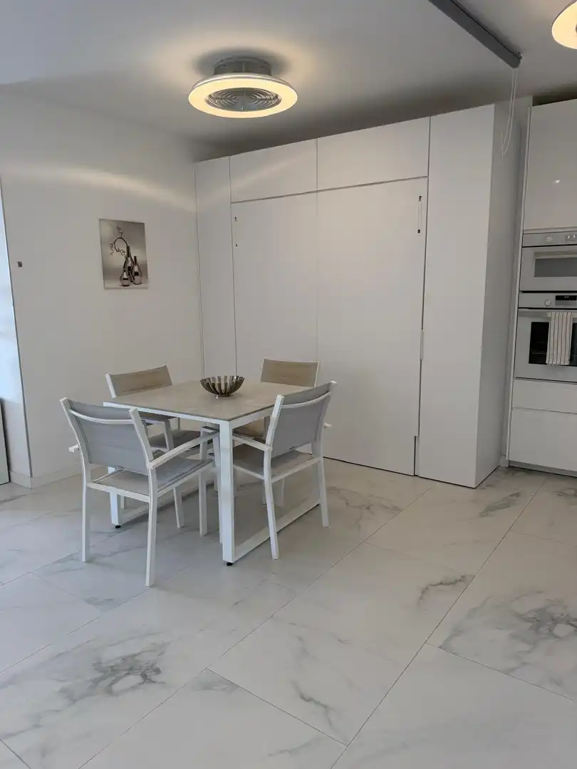 Comedor de Apartamento de alquiler en Marbella con Aire acondicionado, Terraza y Piscina