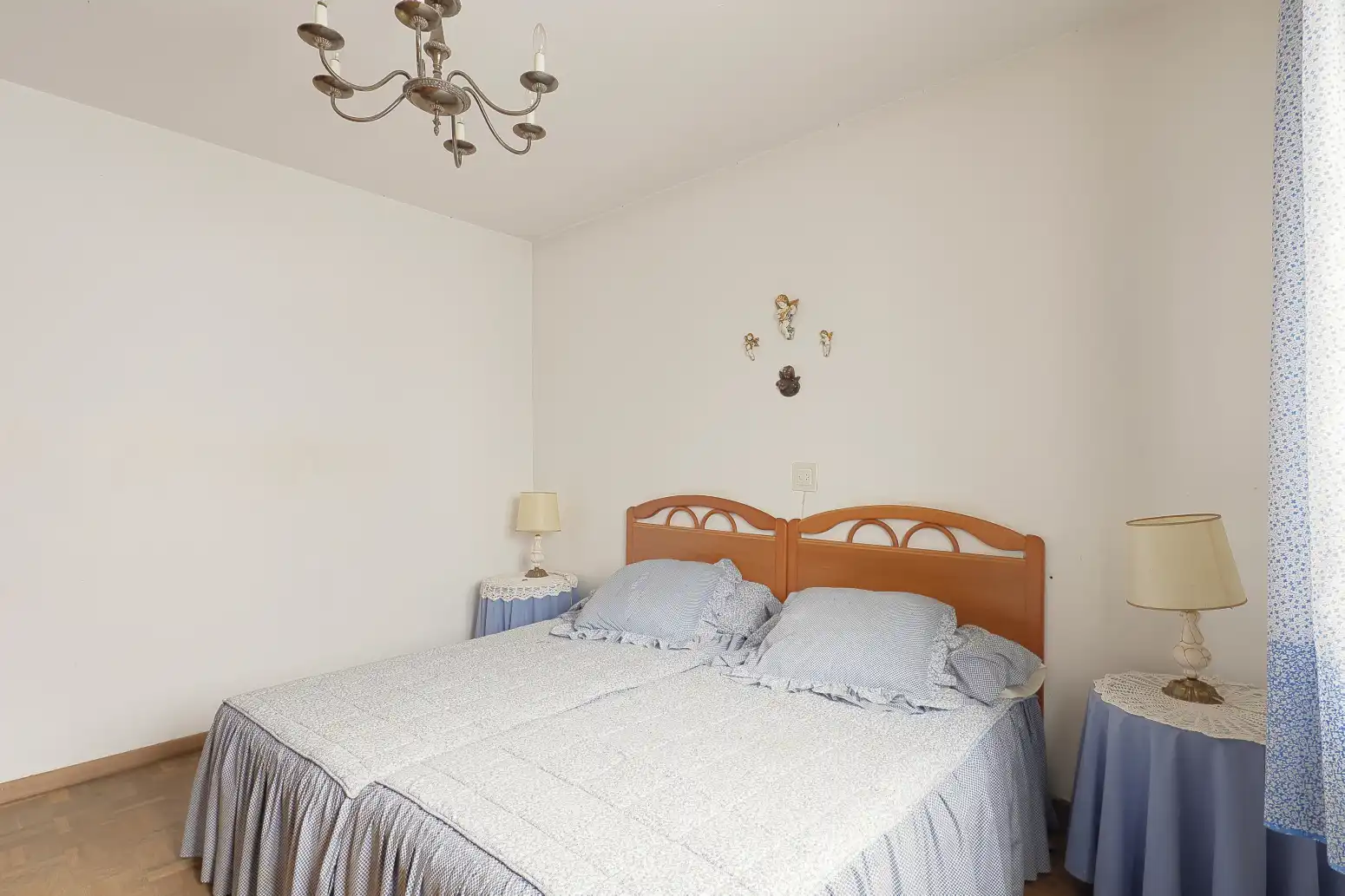 Habitación de Piso en venta en Oviedo  con Calefacción, Parquet y Trastero