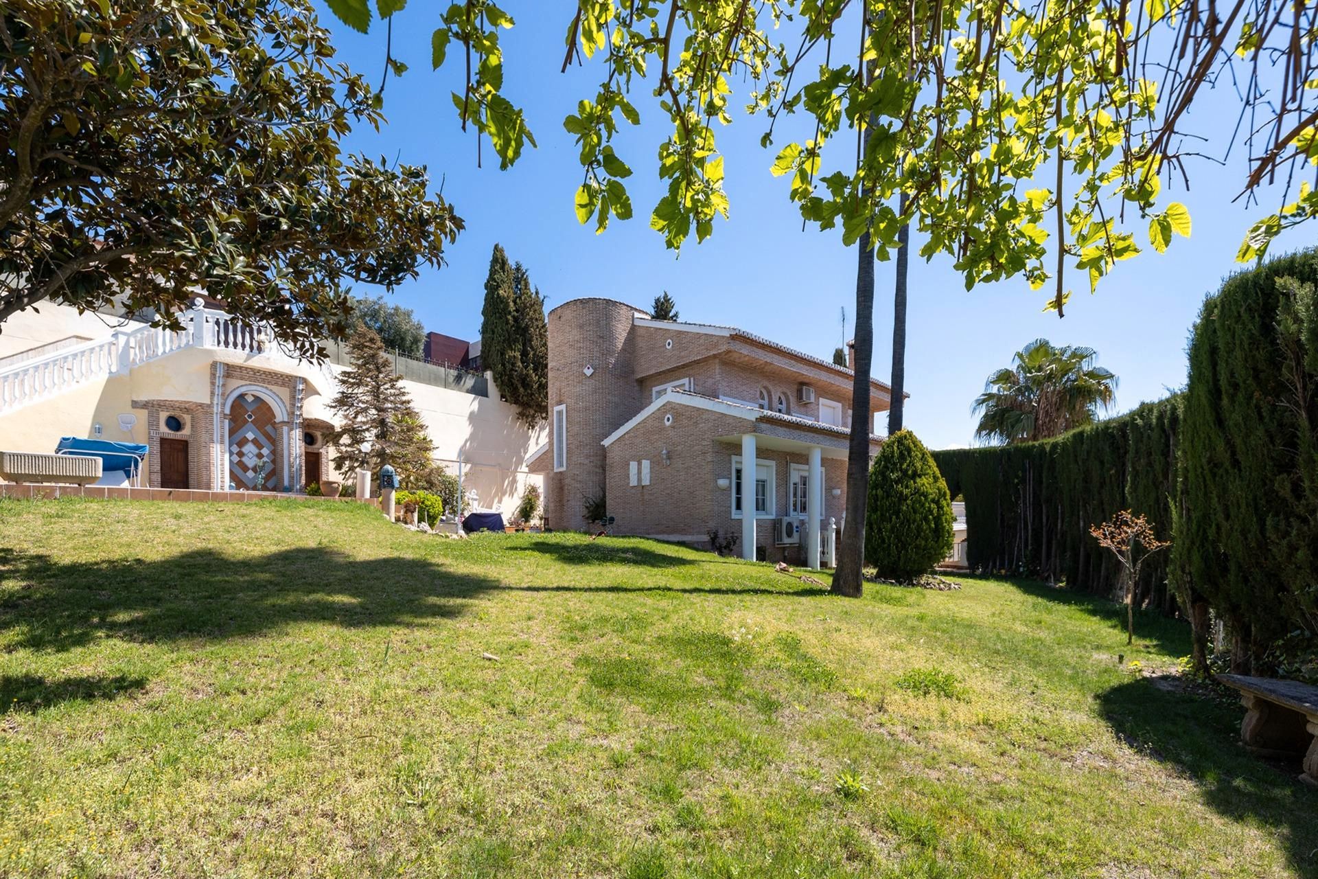 Vista exterior de Casa o xalet en venda en  Granada Capital amb Aire condicionat, Calefacció i Jardí privat