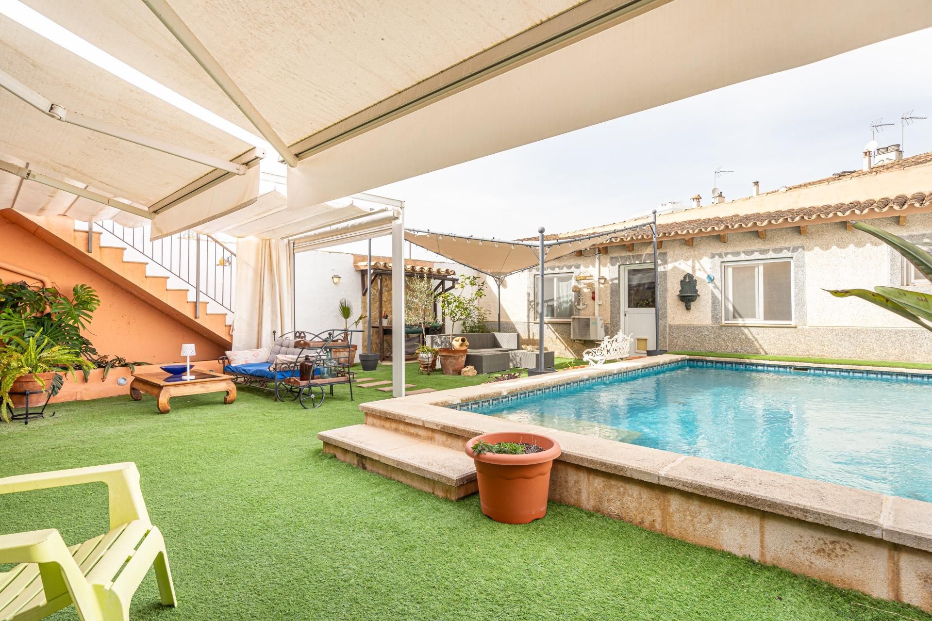 Swimming pool of Single-family semi-detached for sale in Marratxí  with Air Conditioner, Heating and Private garden