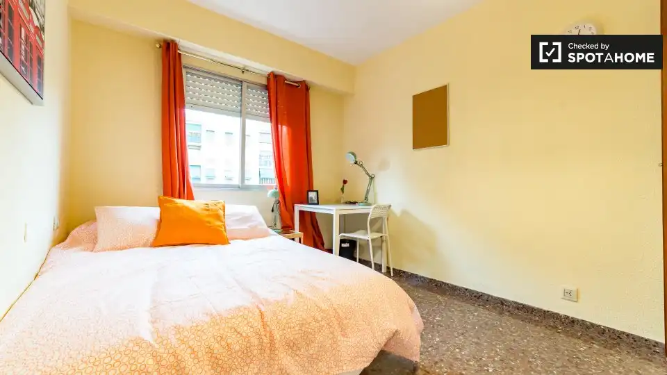 Bedroom of Flat for rent in Valencia  with Air Conditioner, Heating and Furnished