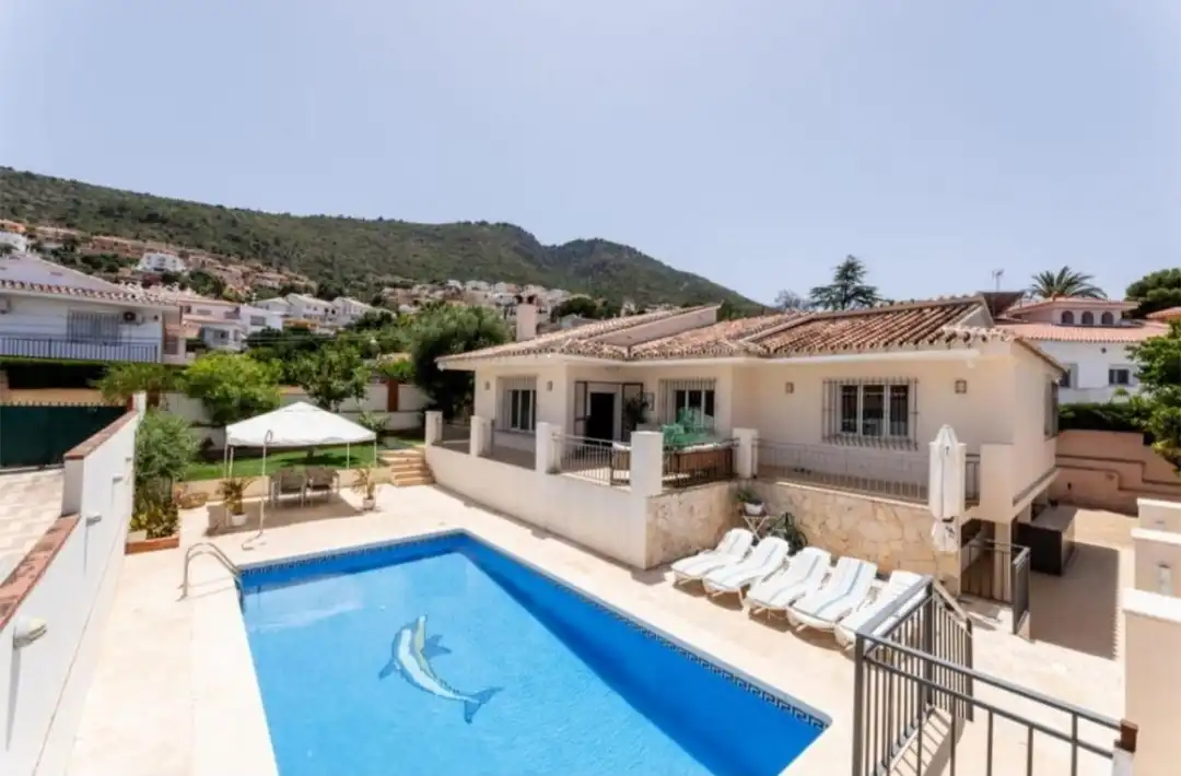 Vista exterior de Casa o xalet en venda en Alhaurín de la Torre amb Aire condicionat, Calefacció i Parquet